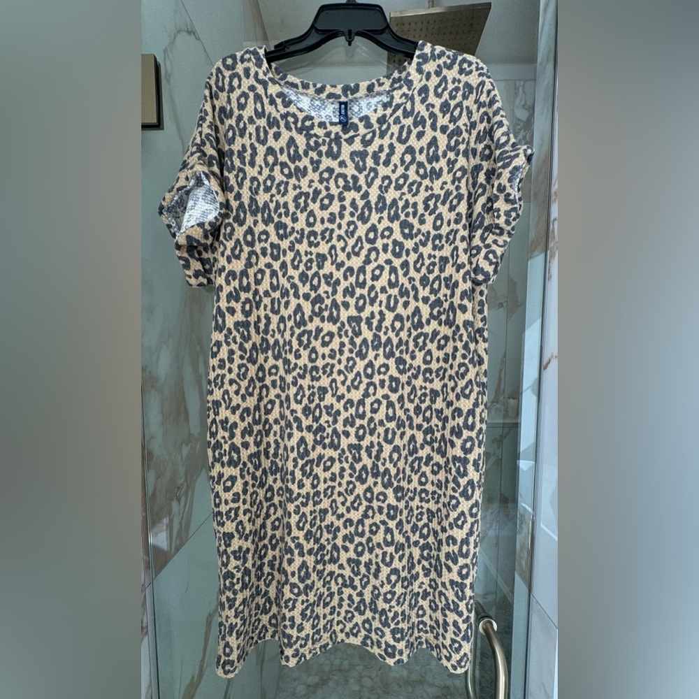 Super soft cheetah print T-shirt dress